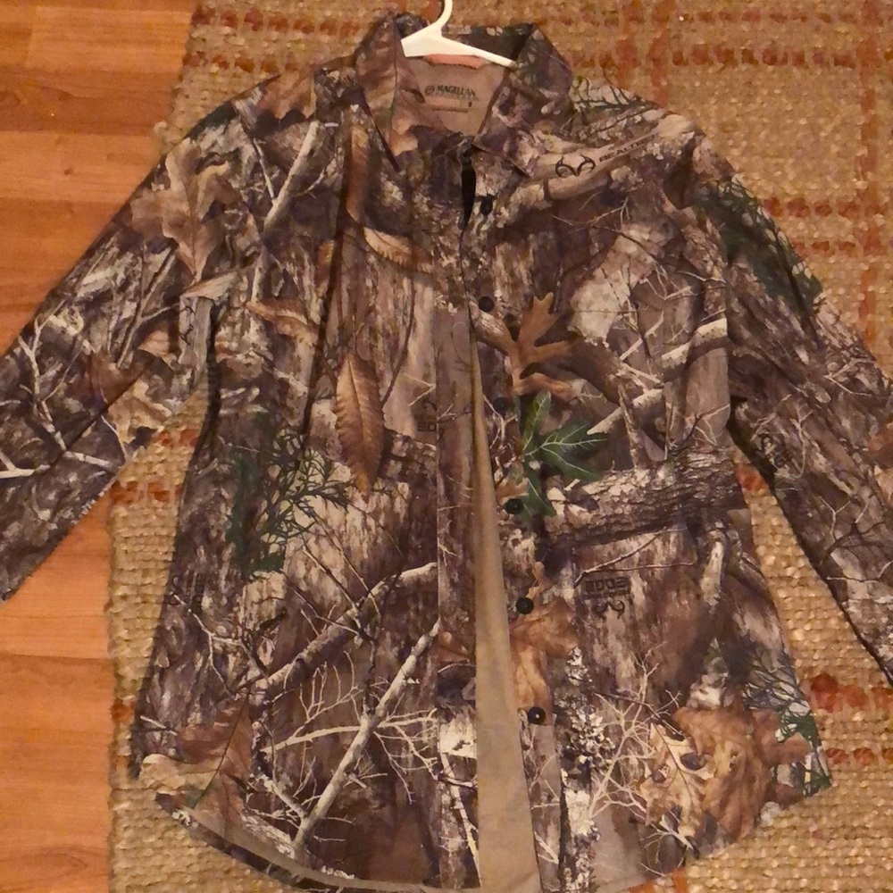 Real Tree Women’s Outdoor button down, zipper pockets